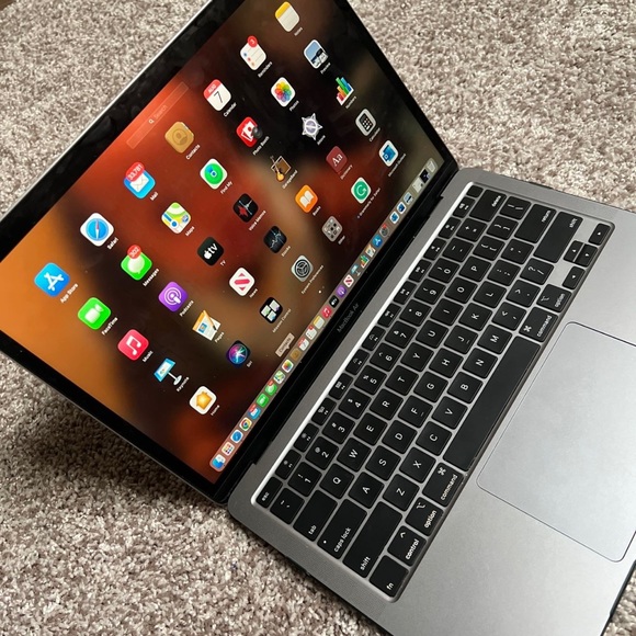 MACBOOK AIR